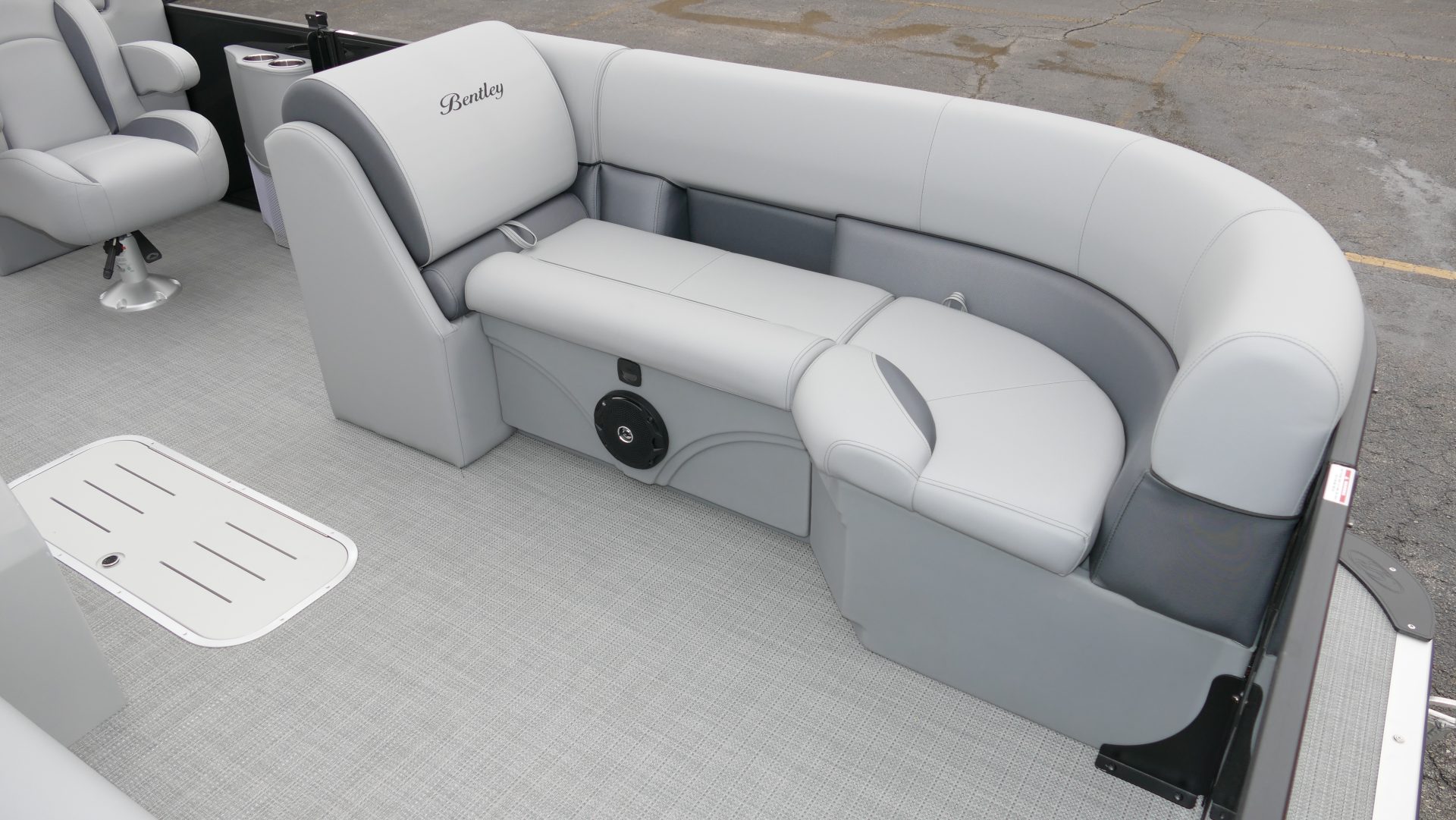 2025 Bentley Pontoons Legacy 223 Navigator - Image 32