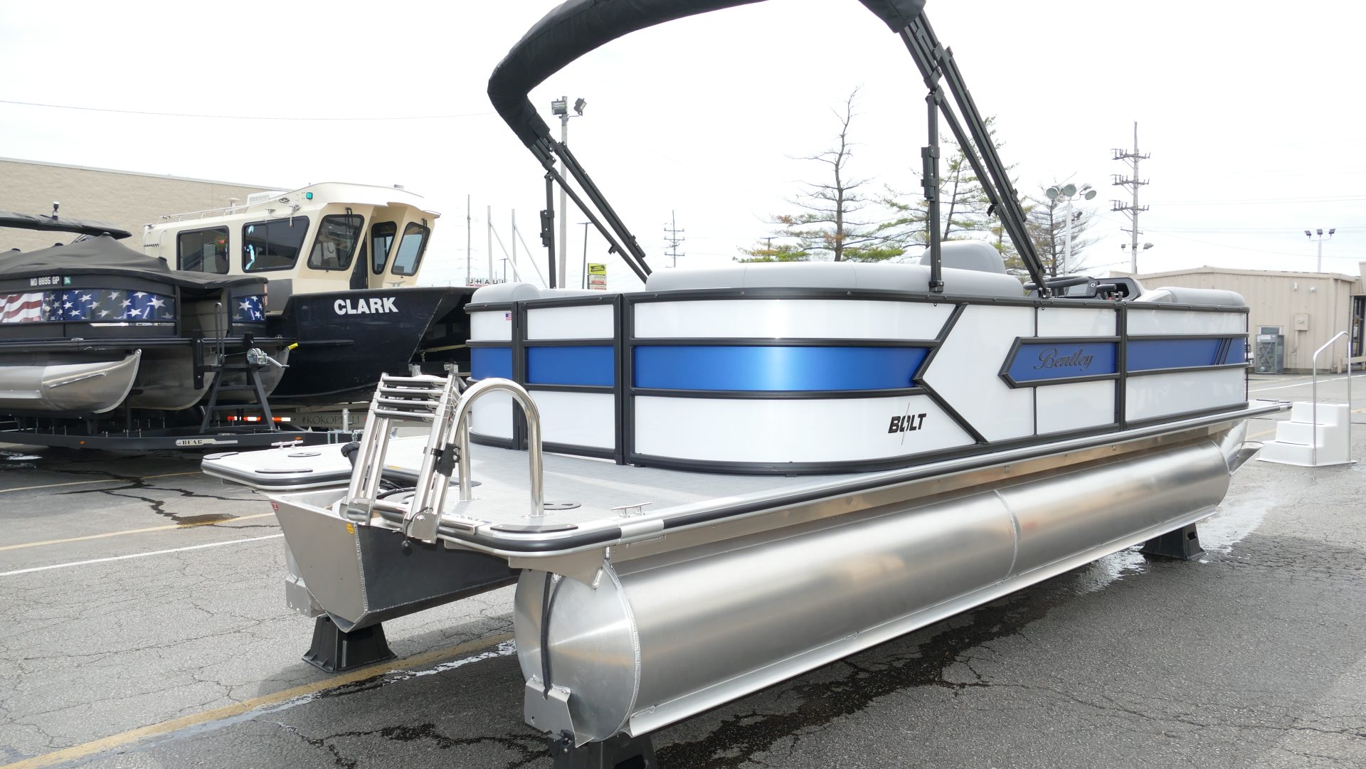 2025 Bentley Pontoons Bolt 223 - Image 9