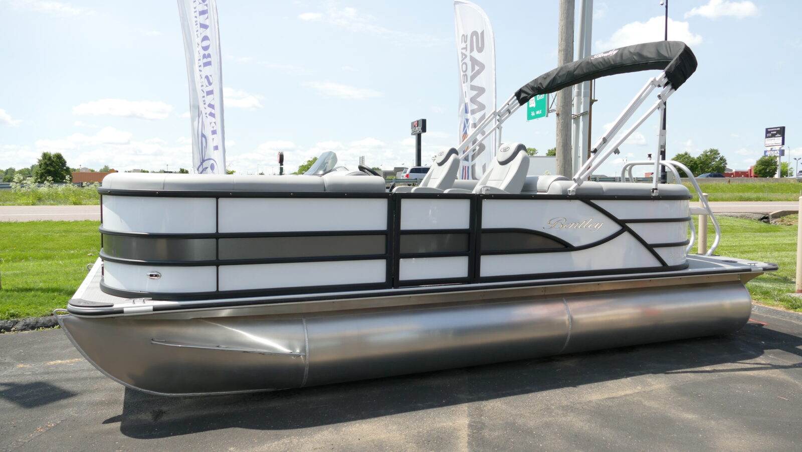 2025 Bentley Pontoons Legacy 200 Navigator