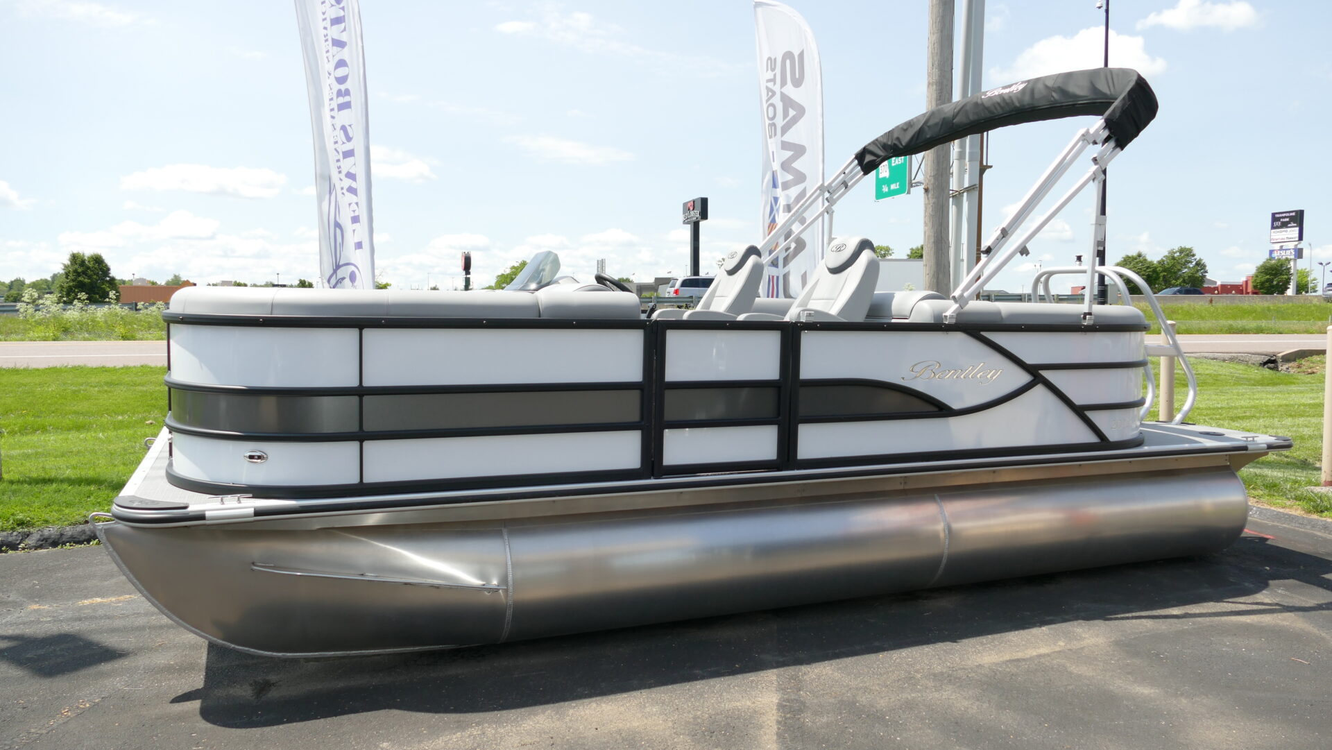 2025 Bentley Pontoons Legacy 200 Navigator