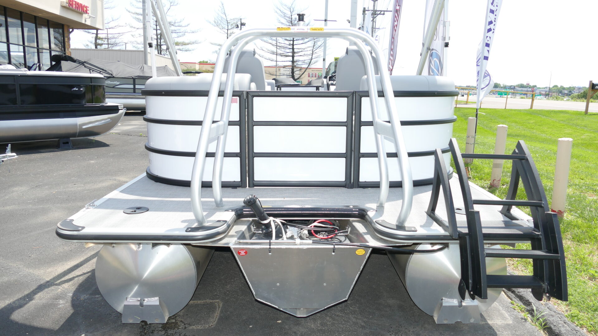 2025 Bentley Pontoons Legacy 200 Navigator - Image 4