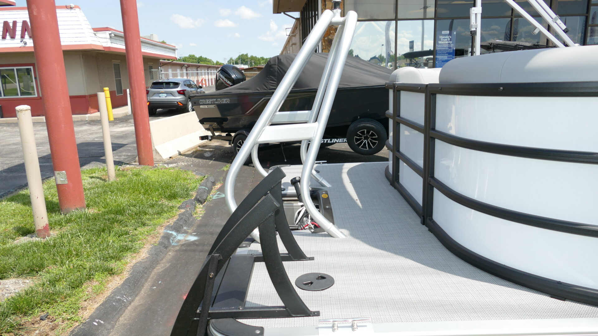 2025 Bentley Pontoons Legacy 200 Navigator - Image 7