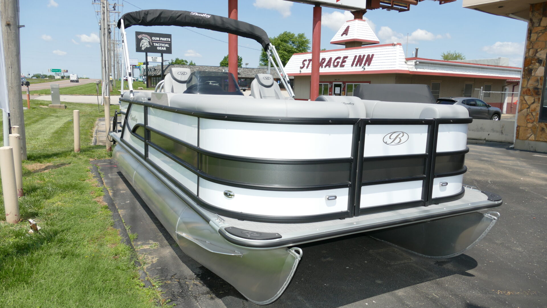 2025 Bentley Pontoons Legacy 200 Navigator - Image 8
