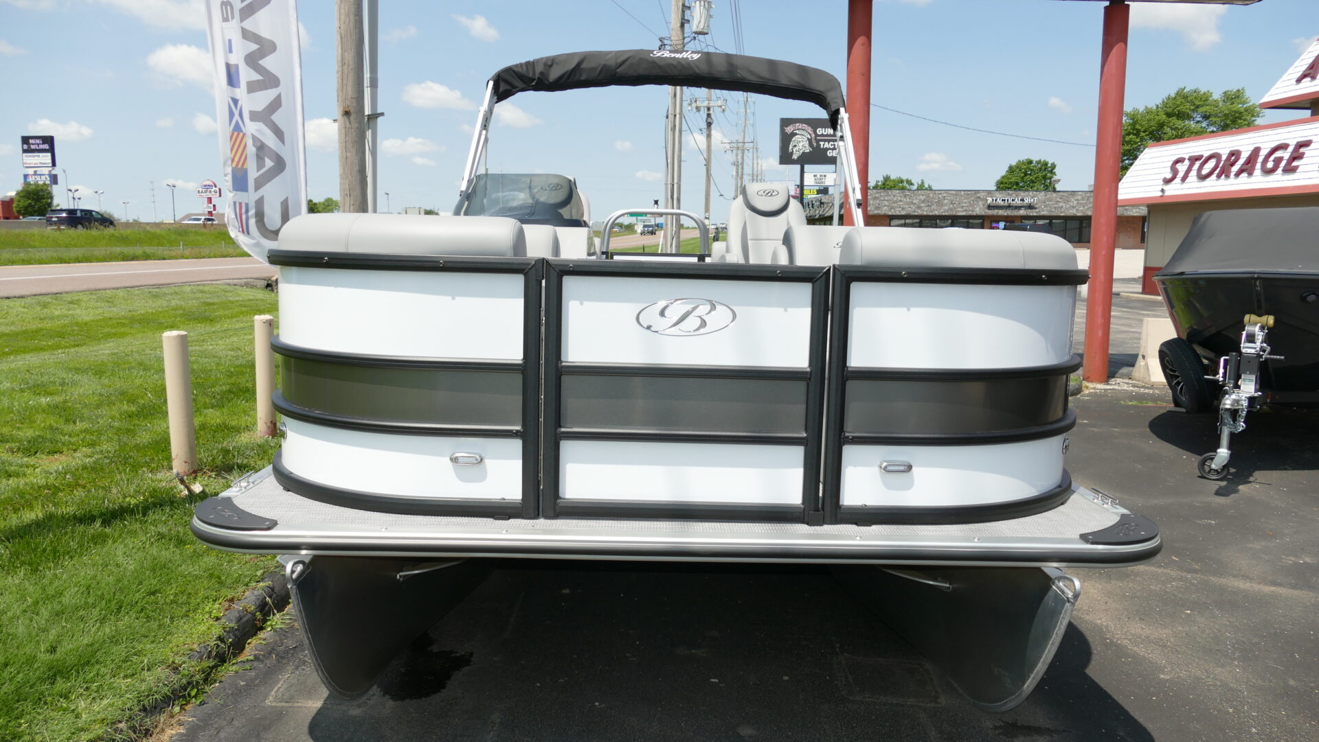 2025 Bentley Pontoons Legacy 200 Navigator - Image 9