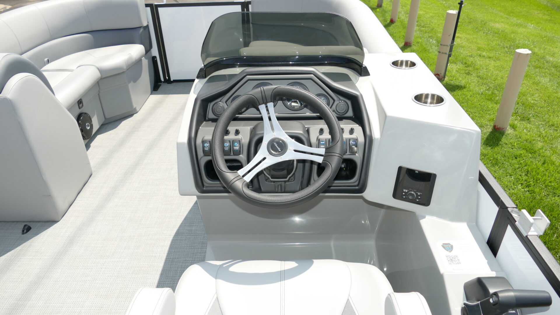 2025 Bentley Pontoons Legacy 200 Navigator - Image 12