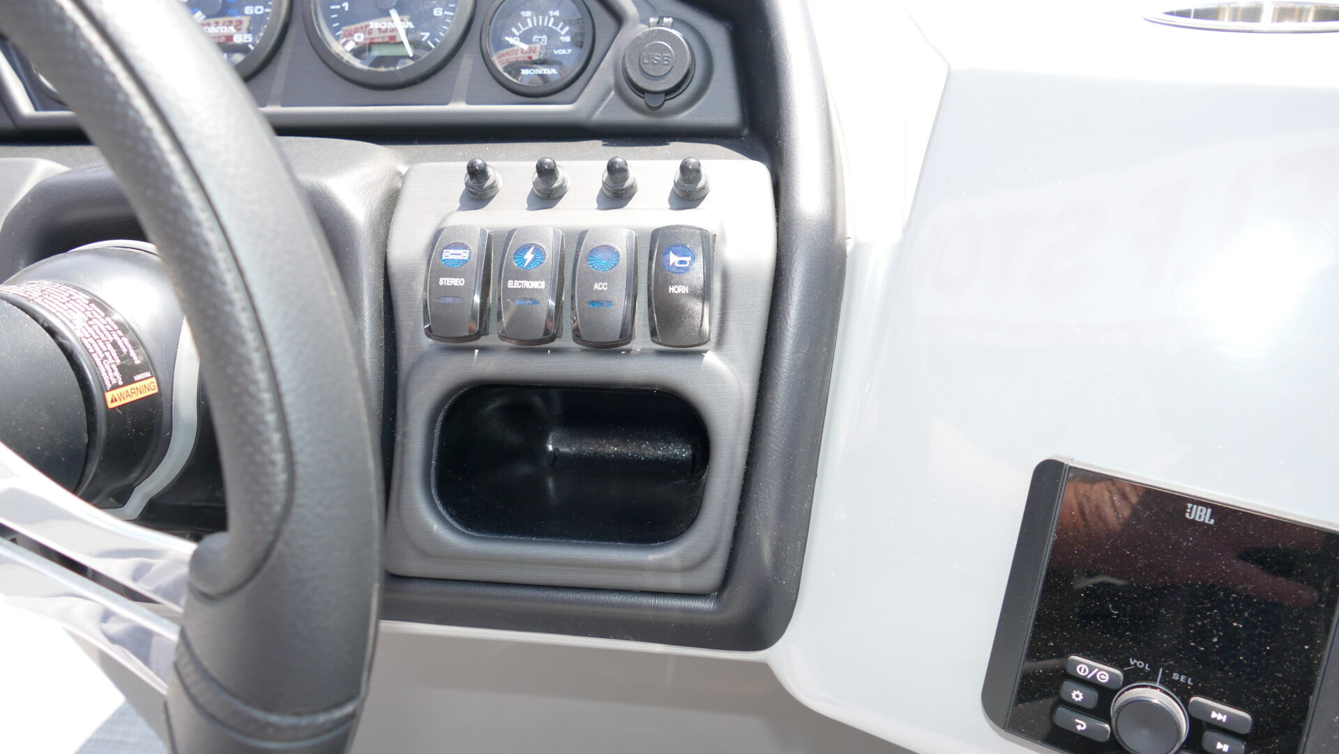 2025 Bentley Pontoons Legacy 200 Navigator - Image 15