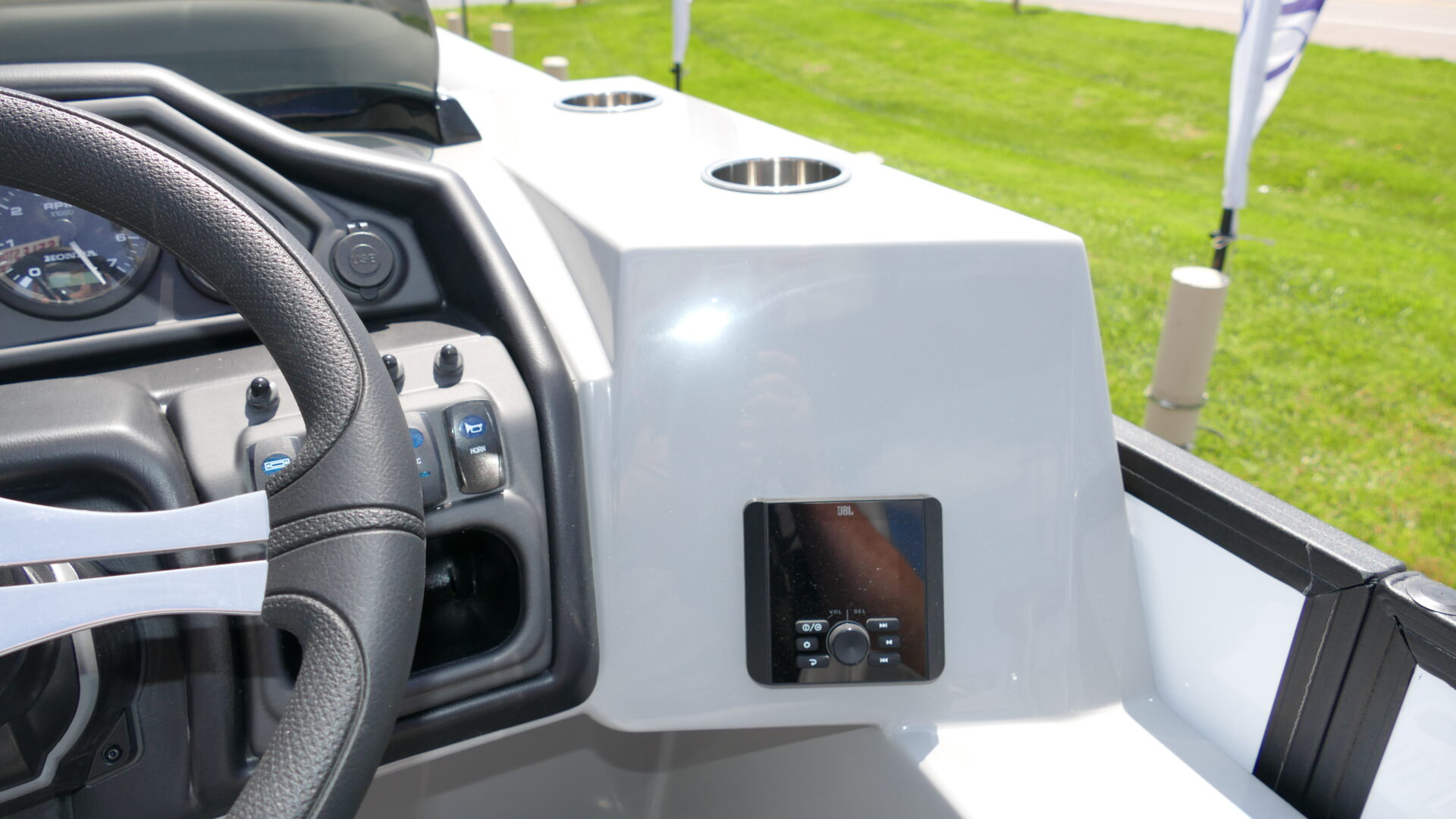 2025 Bentley Pontoons Legacy 200 Navigator - Image 16
