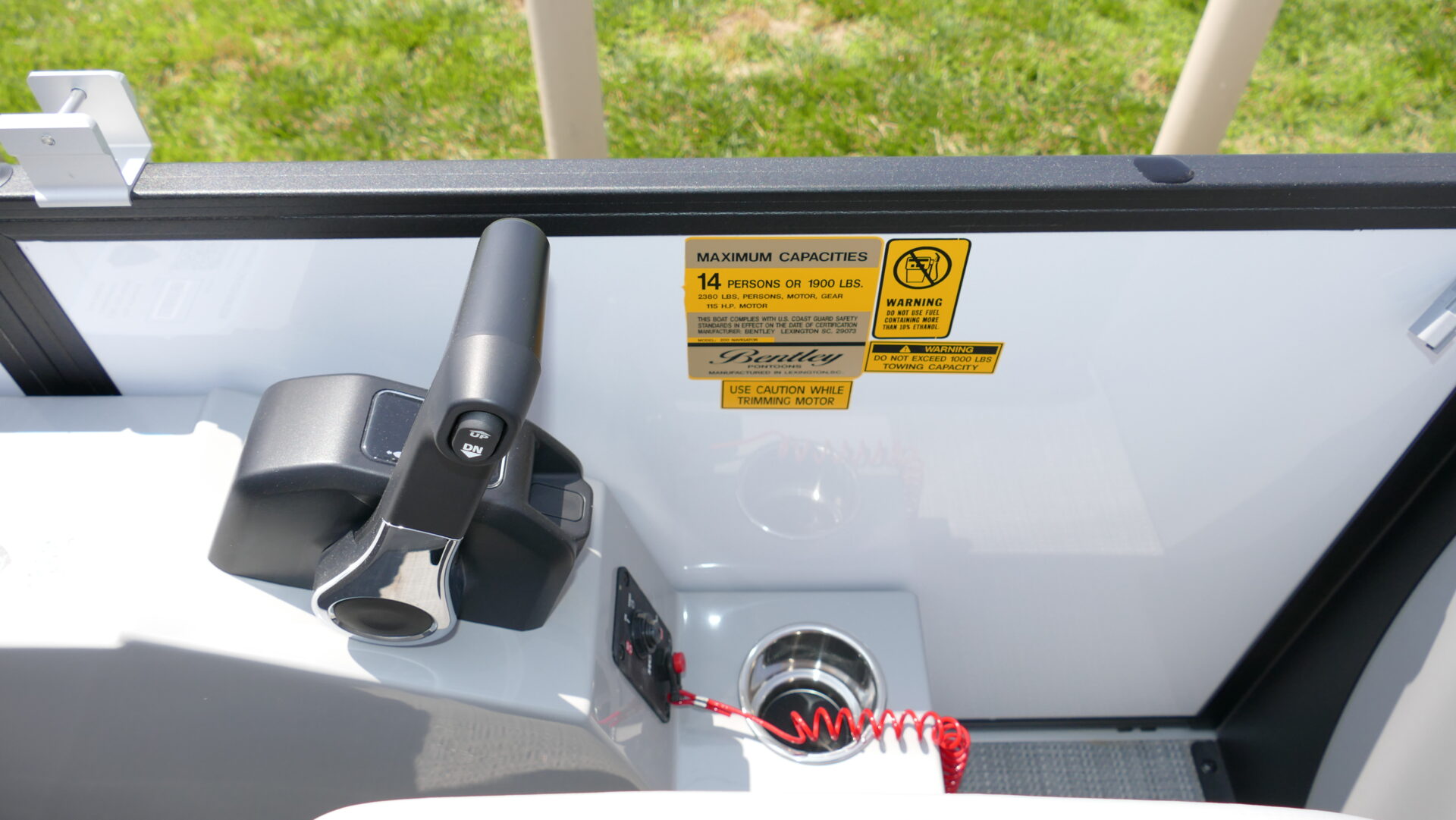 2025 Bentley Pontoons Legacy 200 Navigator - Image 17