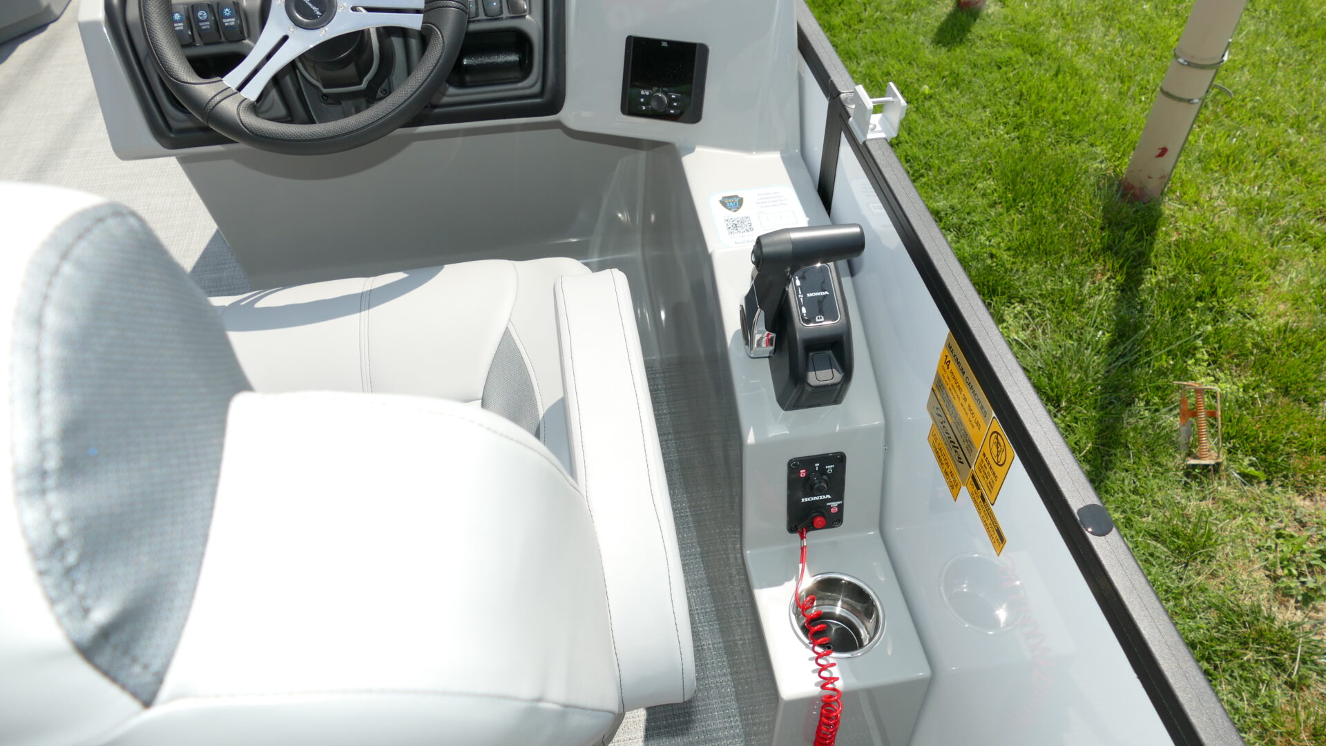 2025 Bentley Pontoons Legacy 200 Navigator - Image 18