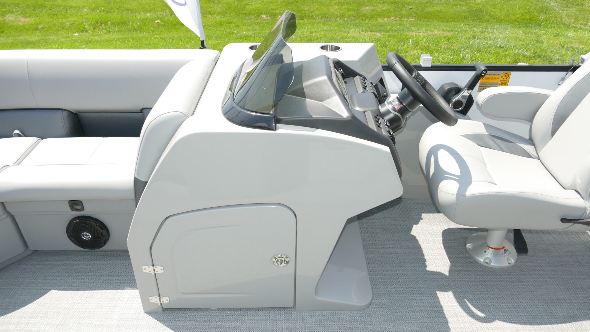 2025 Bentley Pontoons Legacy 200 Navigator - Image 19