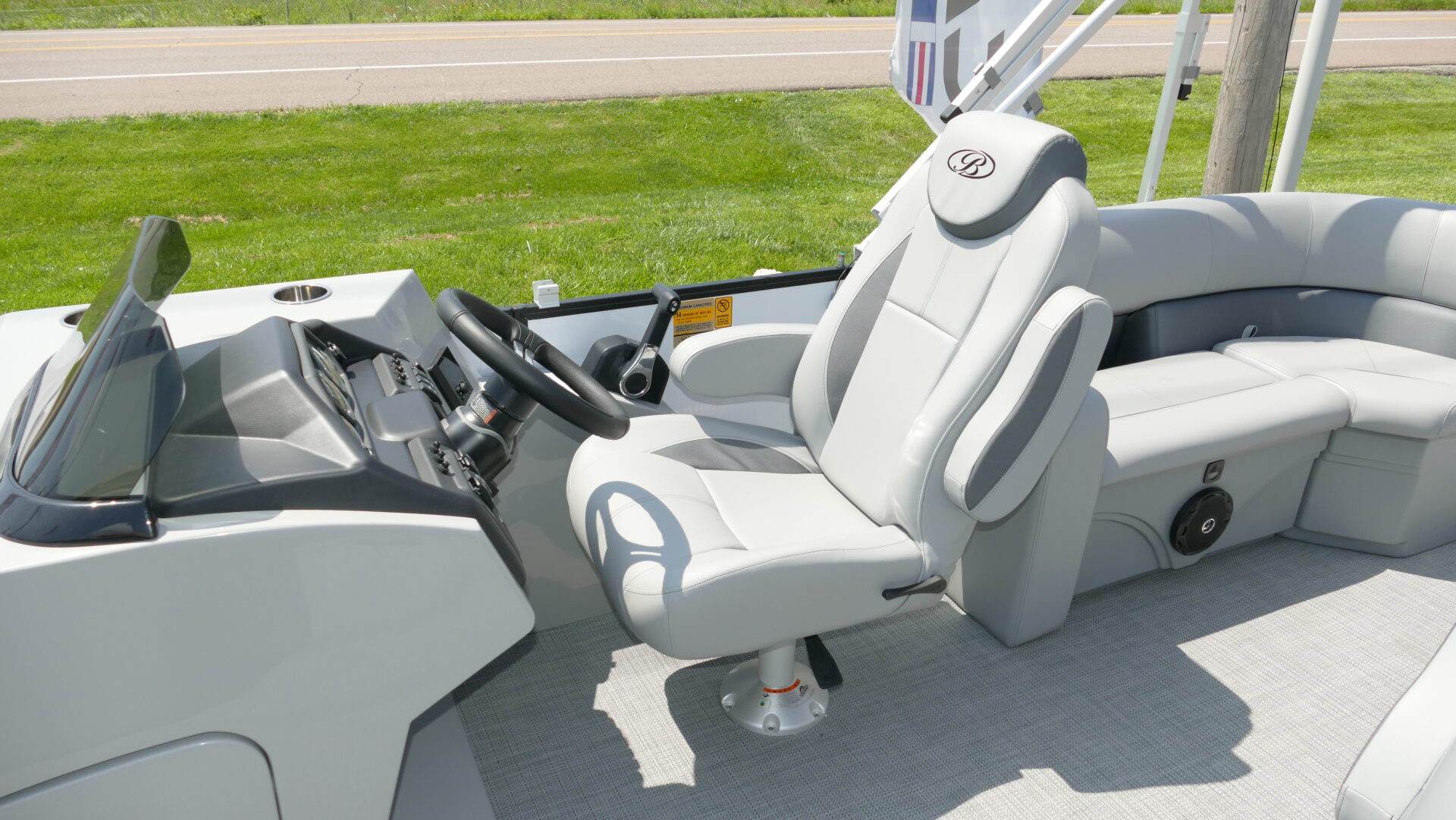 2025 Bentley Pontoons Legacy 200 Navigator - Image 20