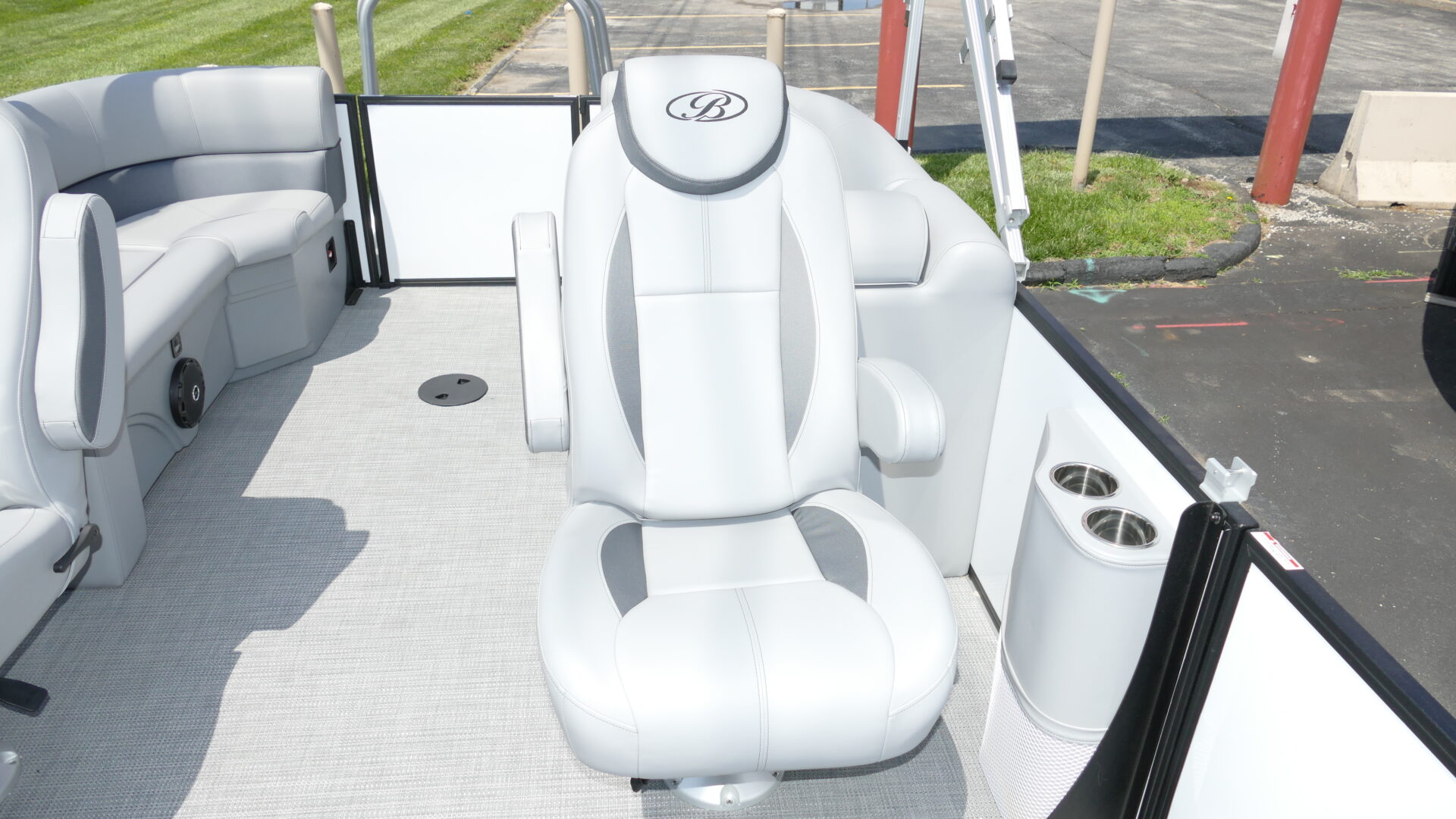 2025 Bentley Pontoons Legacy 200 Navigator - Image 21