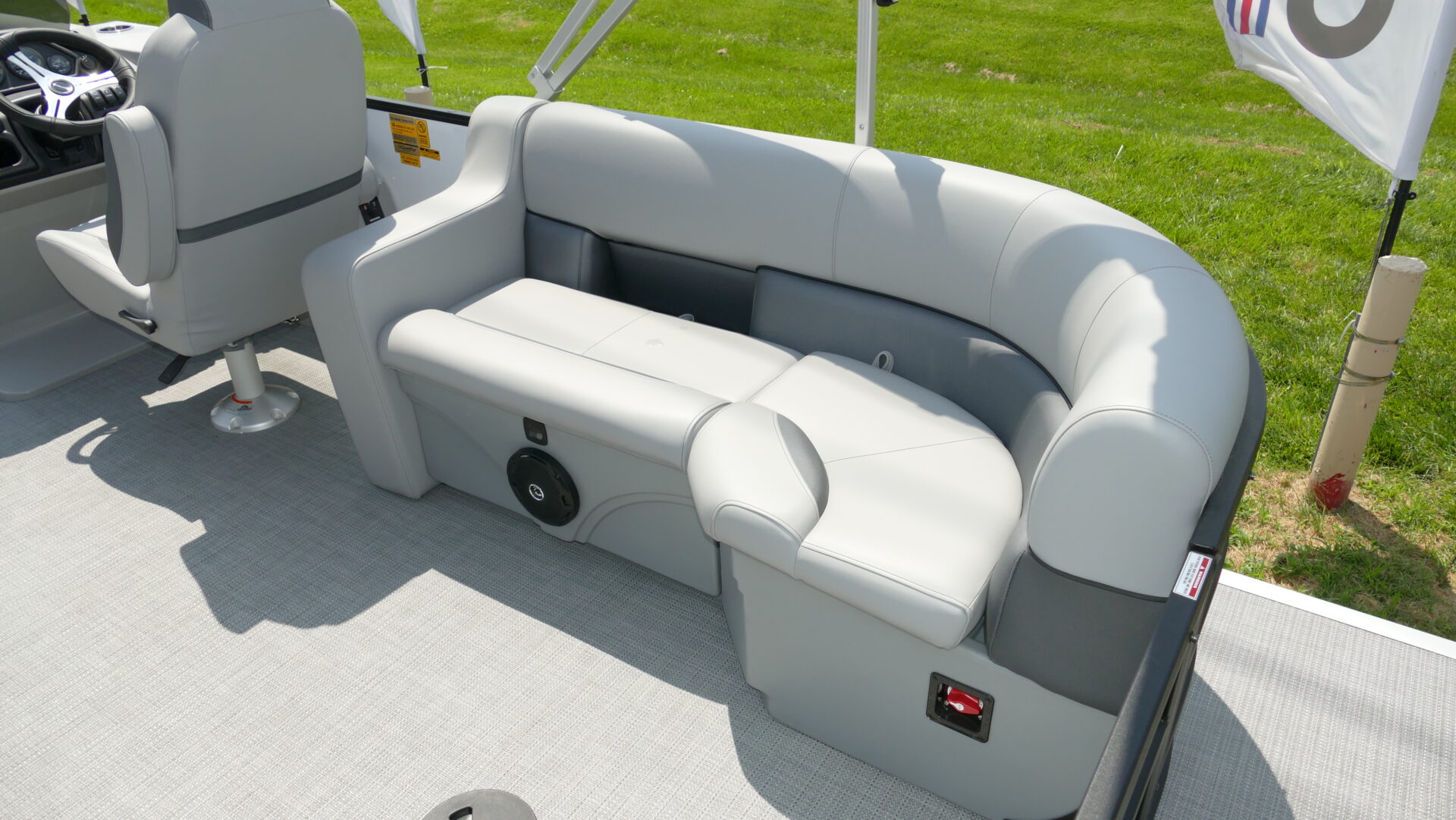 2025 Bentley Pontoons Legacy 200 Navigator - Image 24