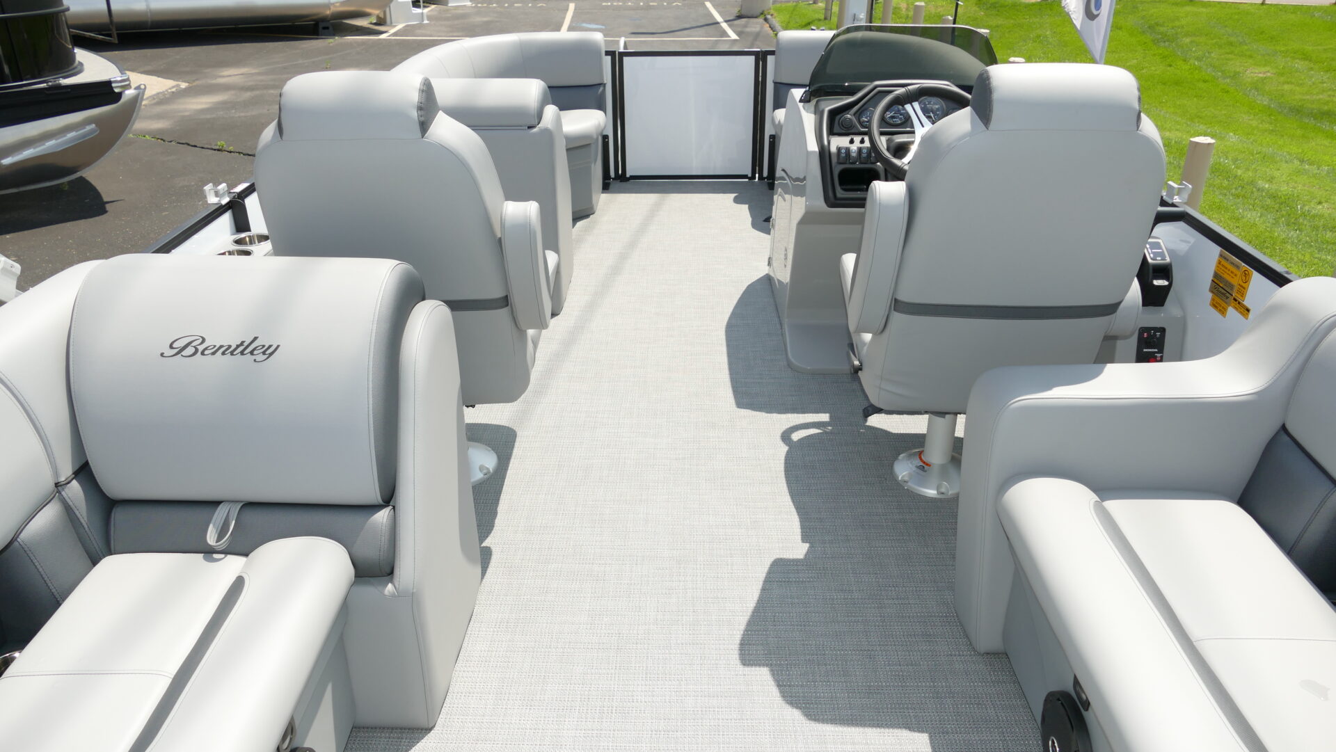 2025 Bentley Pontoons Legacy 200 Navigator - Image 27