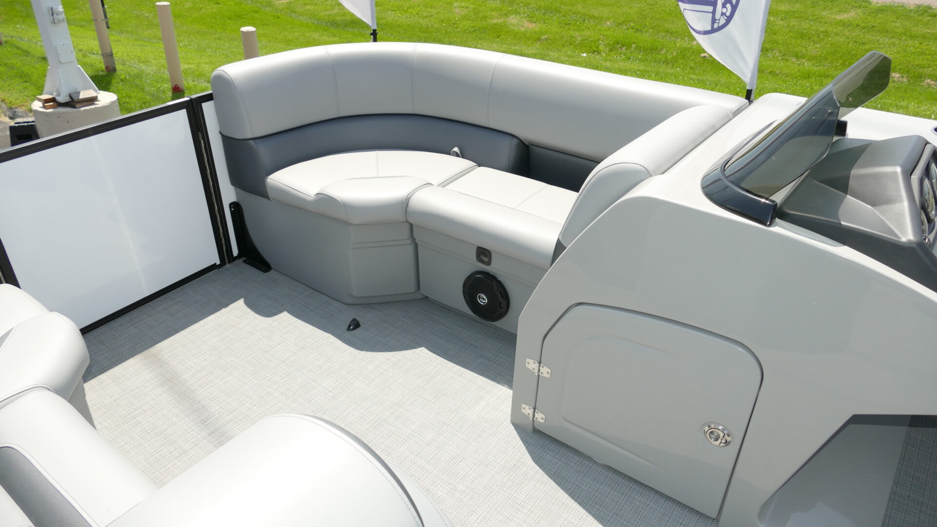 2025 Bentley Pontoons Legacy 200 Navigator - Image 32