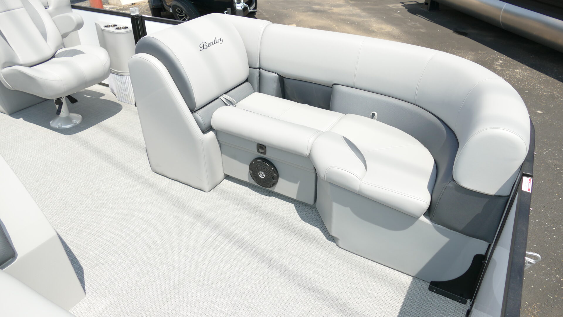 2025 Bentley Pontoons Legacy 200 Navigator - Image 31
