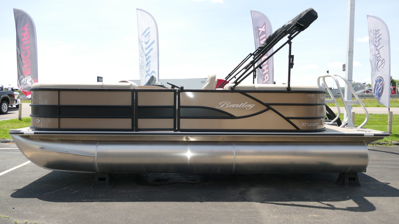 2025 Bentley Pontoons Legacy 200 Navigator