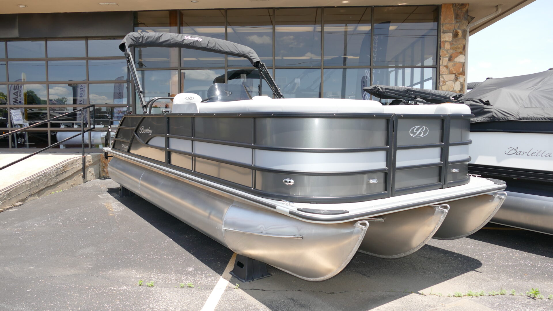 2025 Bentley Pontoons Legacy 223 Swingback - Image 3