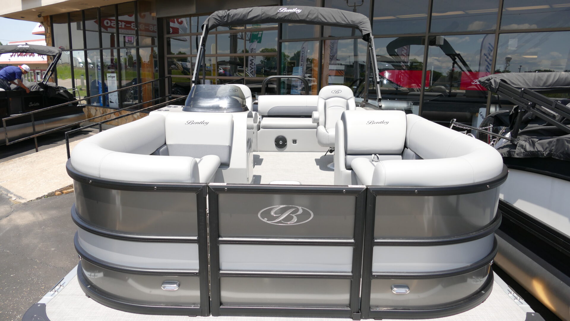 2025 Bentley Pontoons Legacy 223 Swingback - Image 9