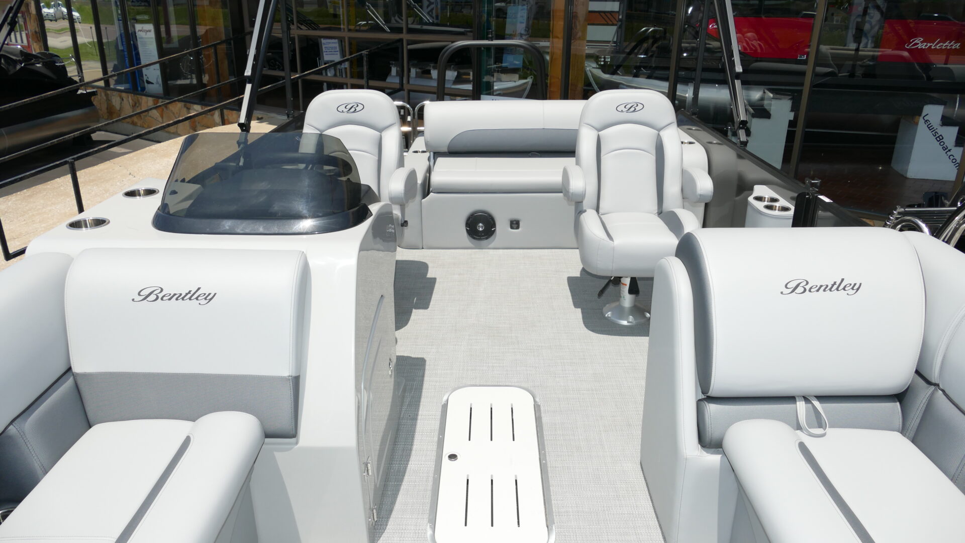 2025 Bentley Pontoons Legacy 223 Swingback - Image 10