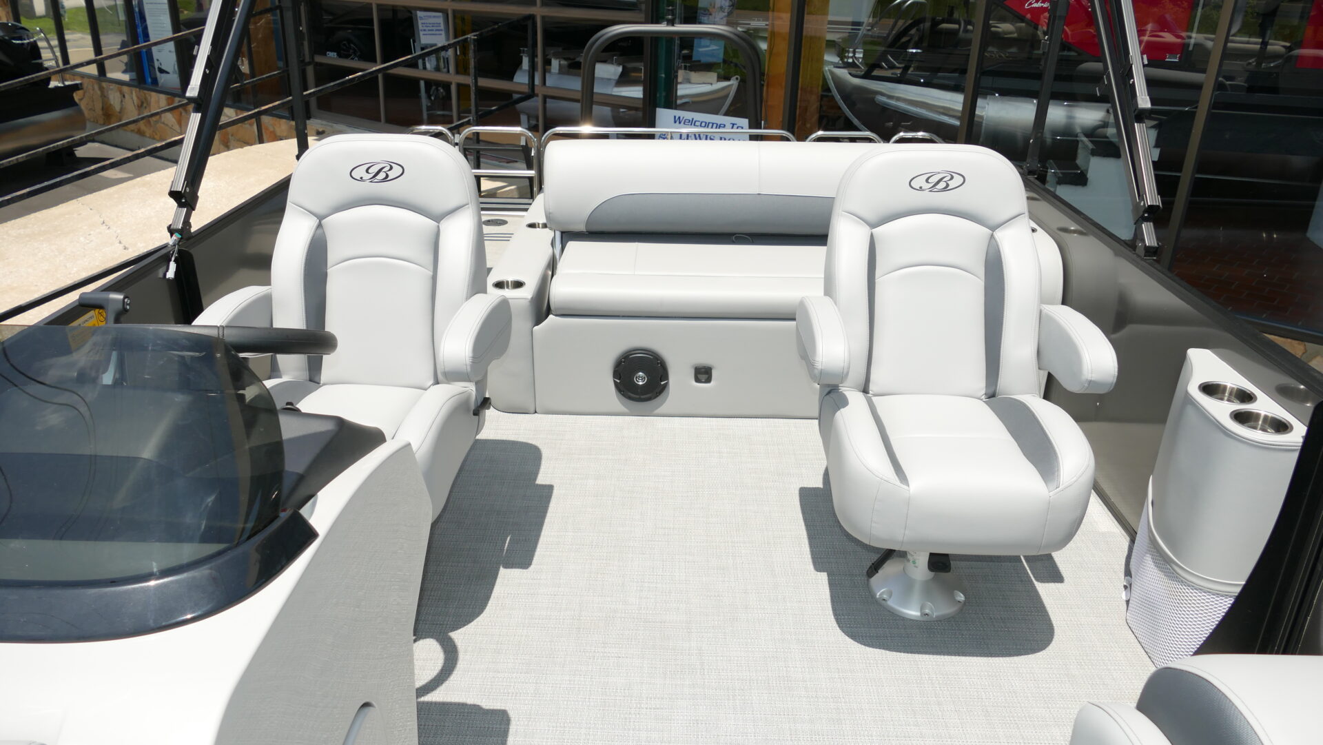 2025 Bentley Pontoons Legacy 223 Swingback - Image 11
