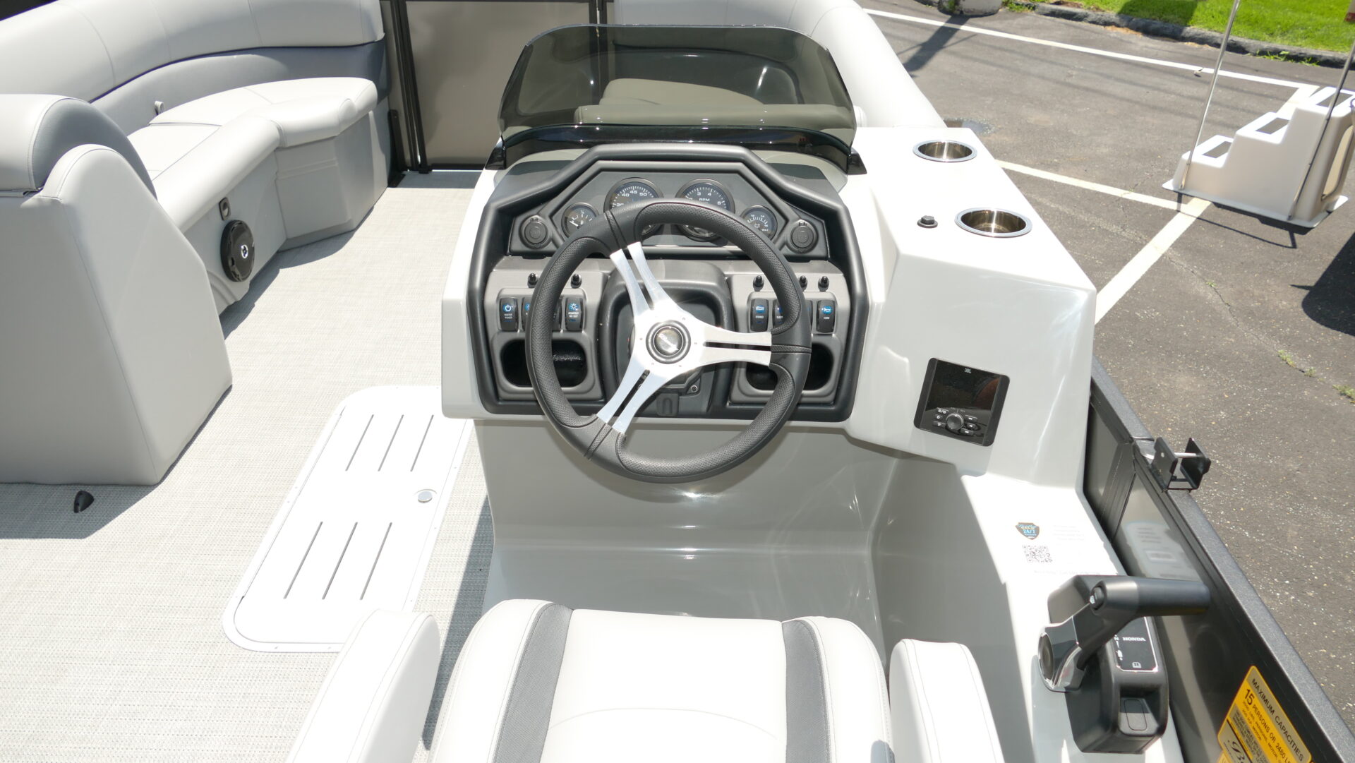 2025 Bentley Pontoons Legacy 223 Swingback - Image 12