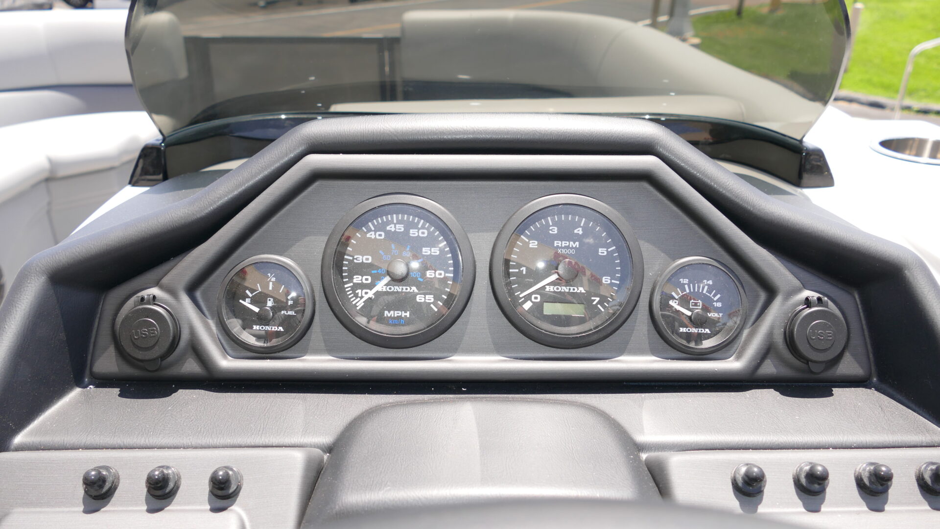 2025 Bentley Pontoons Legacy 223 Swingback - Image 13