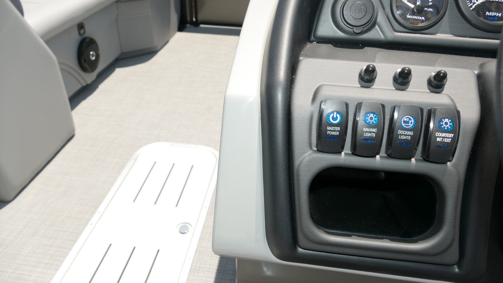 2025 Bentley Pontoons Legacy 223 Swingback - Image 14