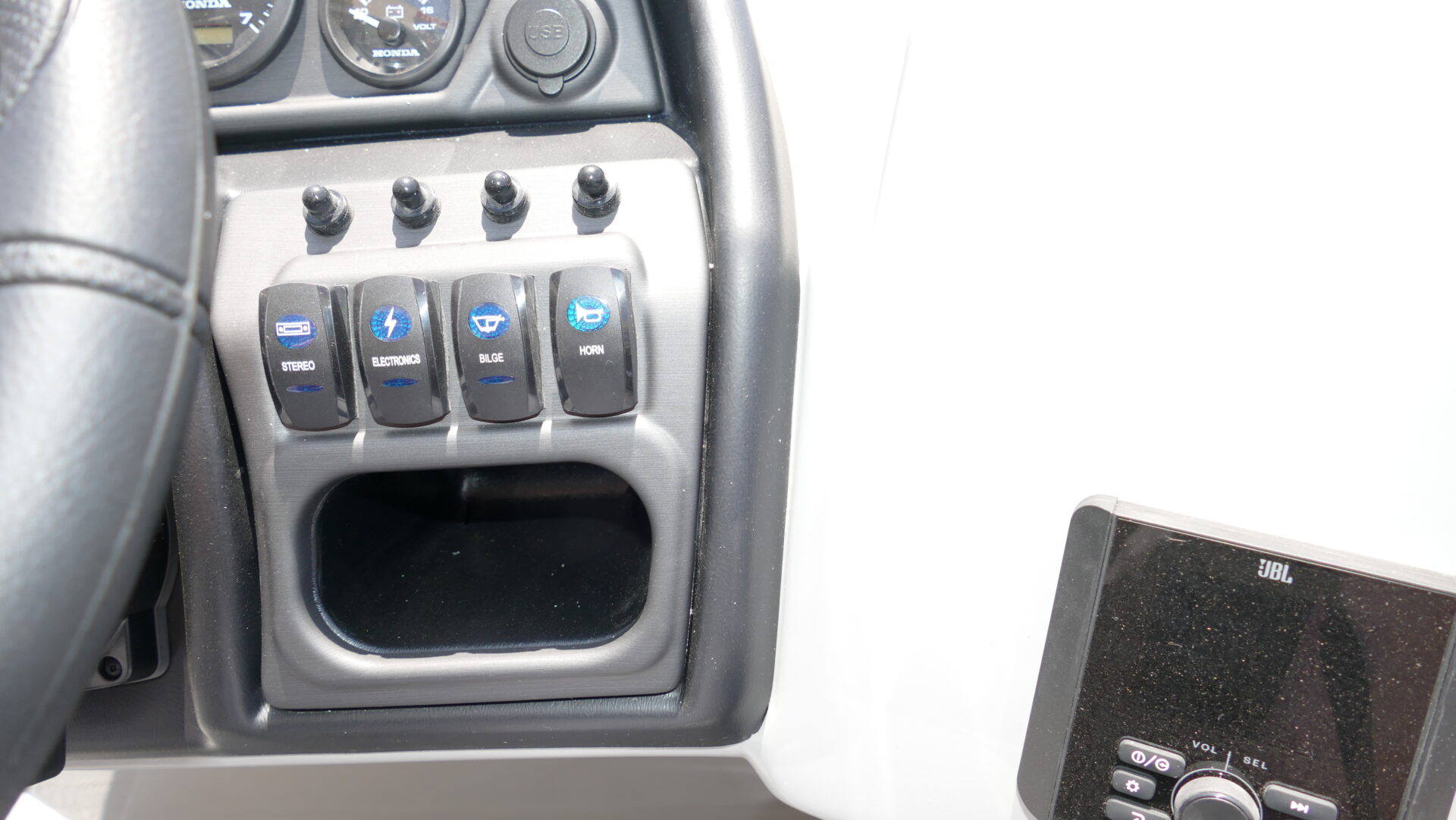 2025 Bentley Pontoons Legacy 223 Swingback - Image 15