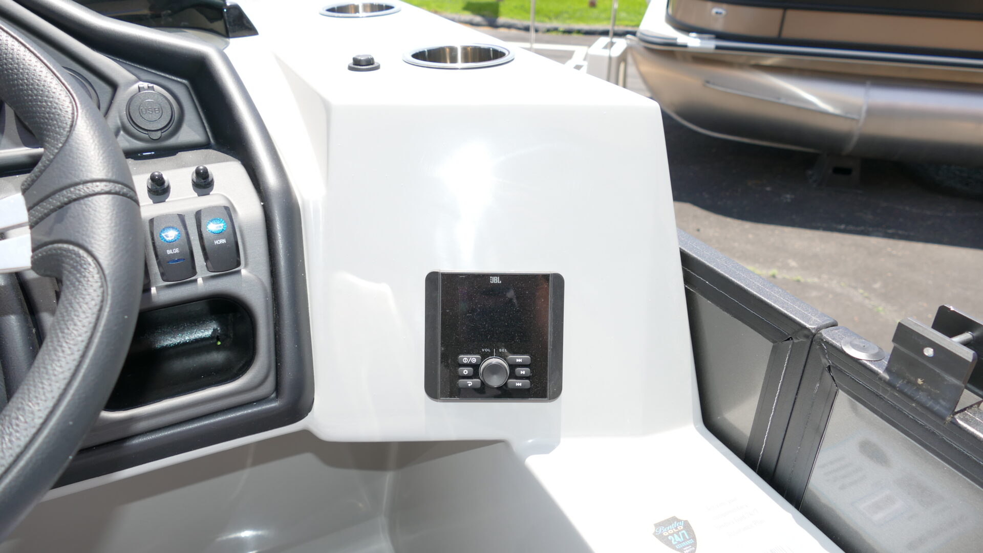 2025 Bentley Pontoons Legacy 223 Swingback - Image 16