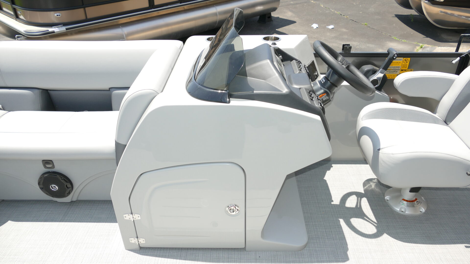 2025 Bentley Pontoons Legacy 223 Swingback - Image 19