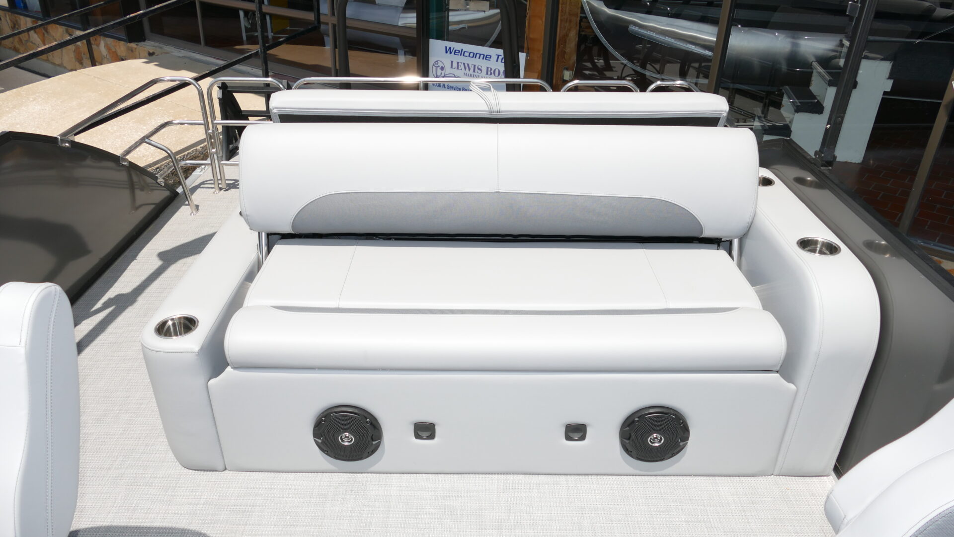 2025 Bentley Pontoons Legacy 223 Swingback - Image 22