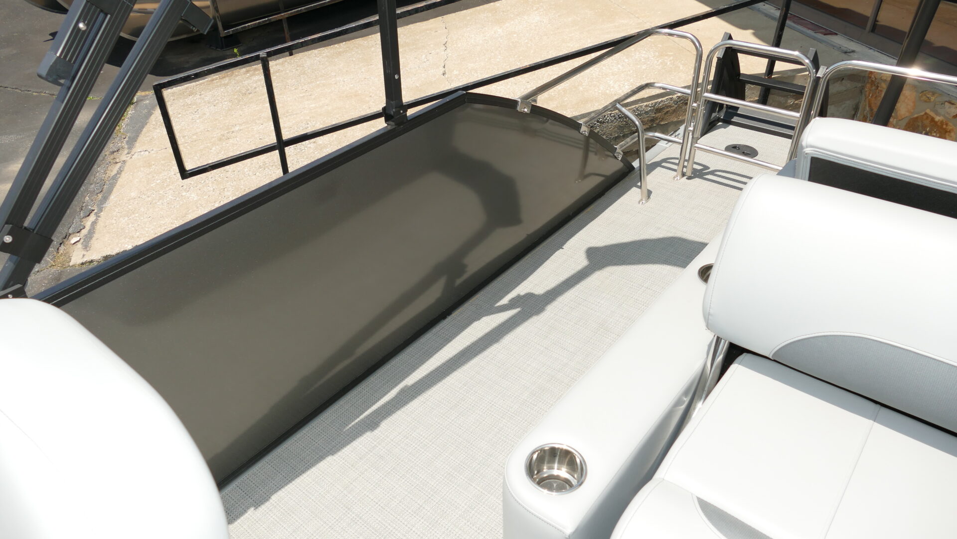 2025 Bentley Pontoons Legacy 223 Swingback - Image 28