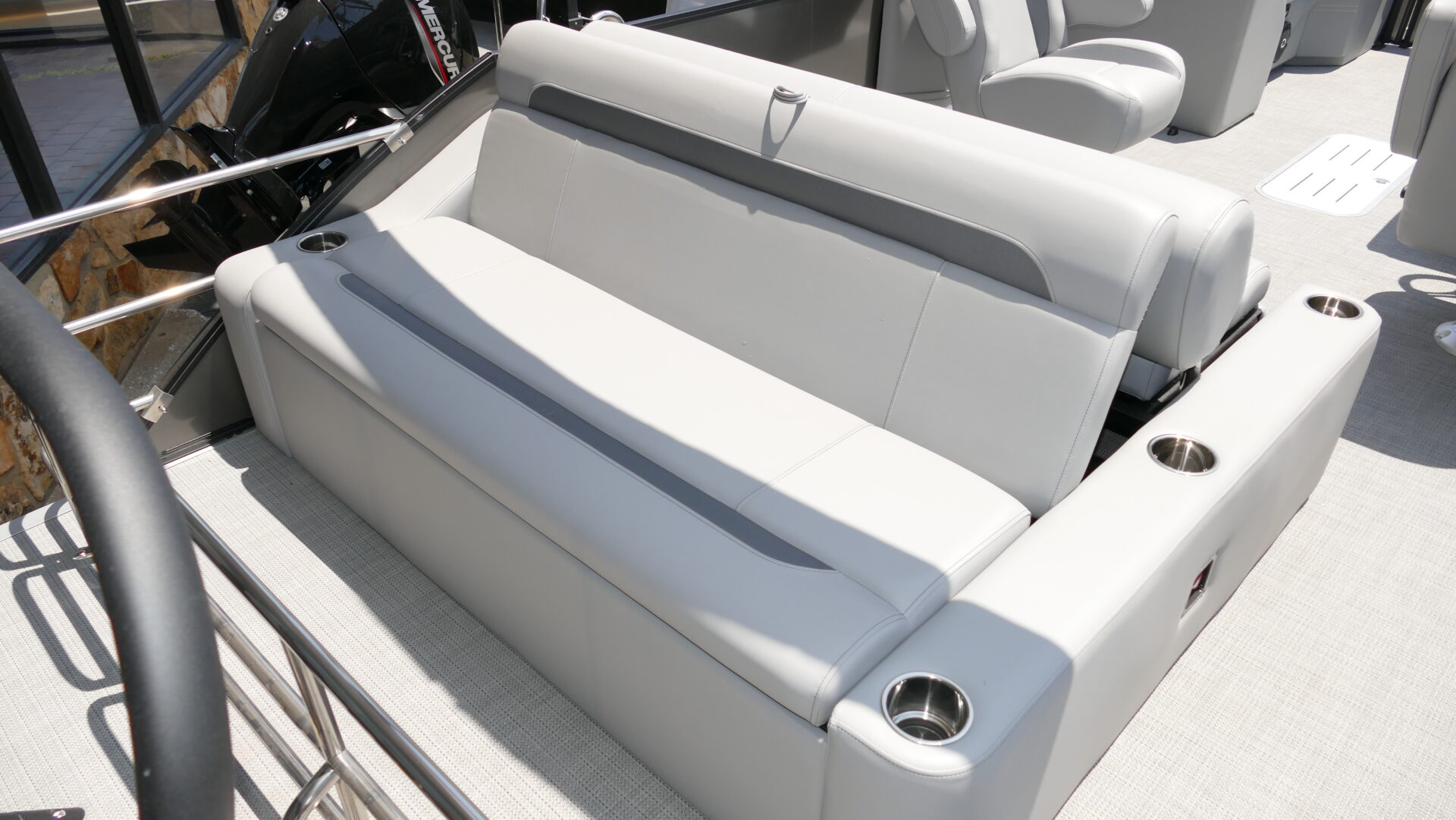 2025 Bentley Pontoons Legacy 223 Swingback - Image 23
