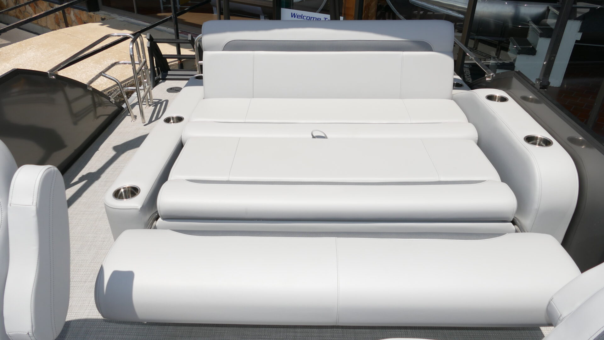 2025 Bentley Pontoons Legacy 223 Swingback - Image 27