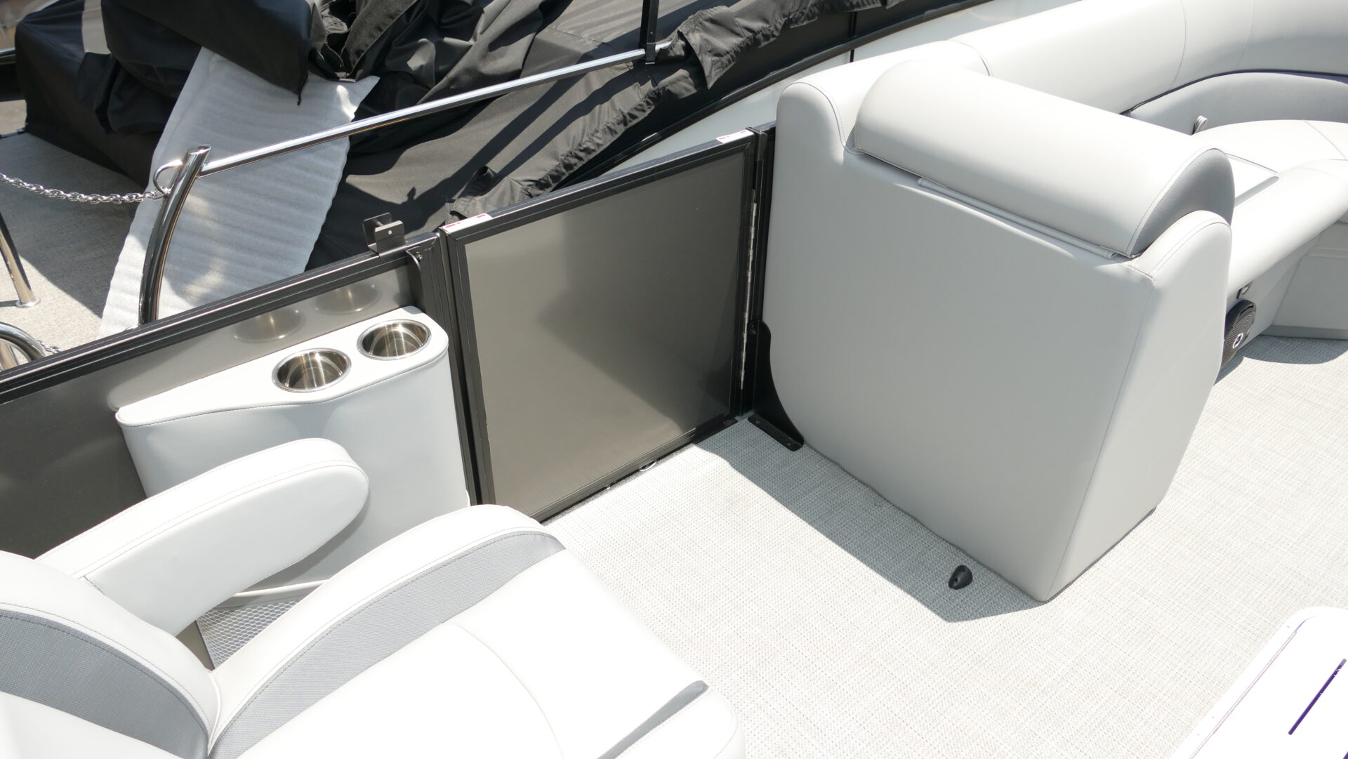 2025 Bentley Pontoons Legacy 223 Swingback - Image 32