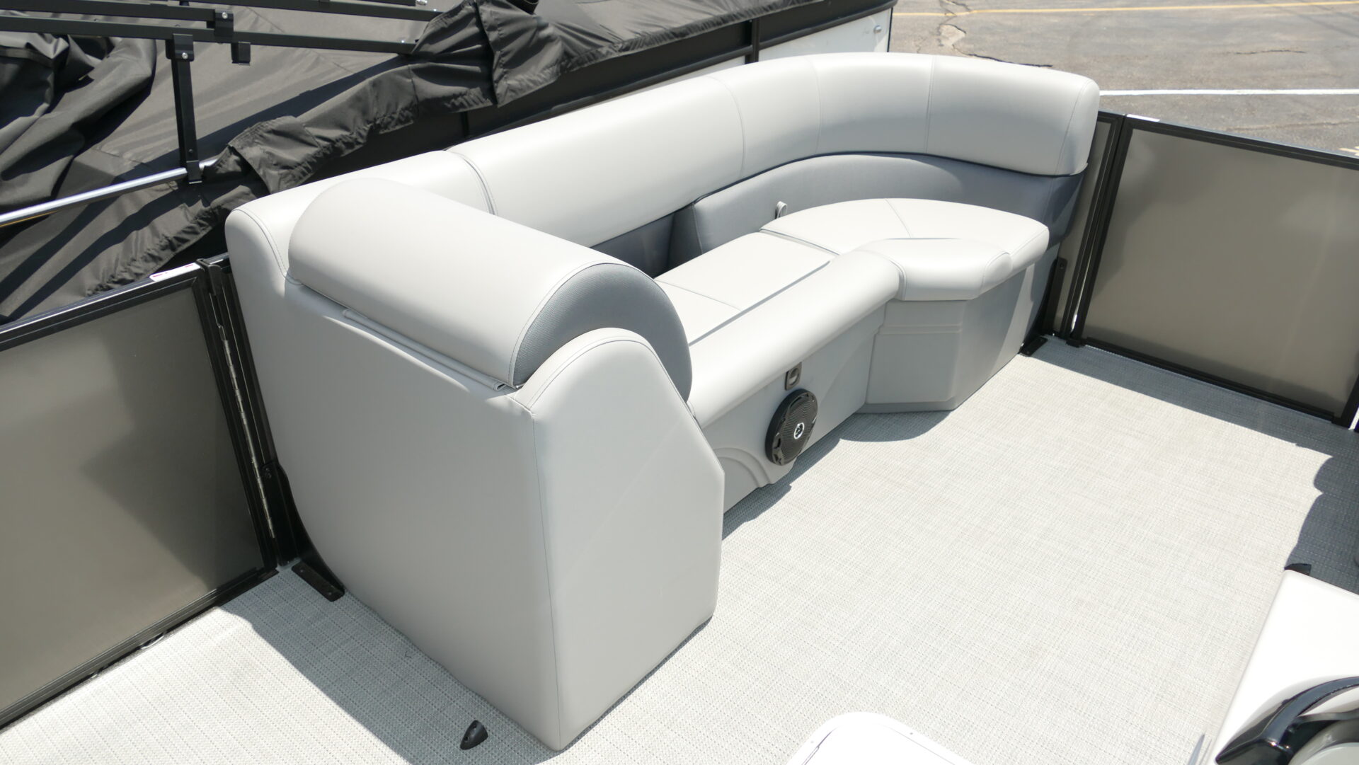 2025 Bentley Pontoons Legacy 223 Swingback - Image 33
