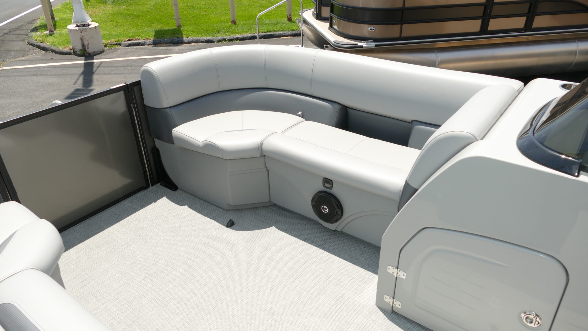 2025 Bentley Pontoons Legacy 223 Swingback - Image 35