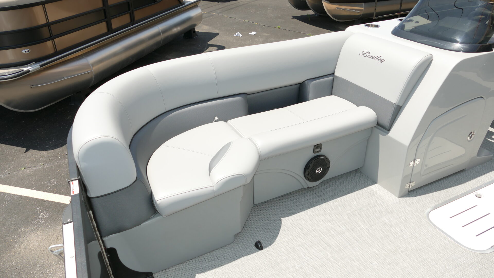 2025 Bentley Pontoons Legacy 223 Swingback - Image 36