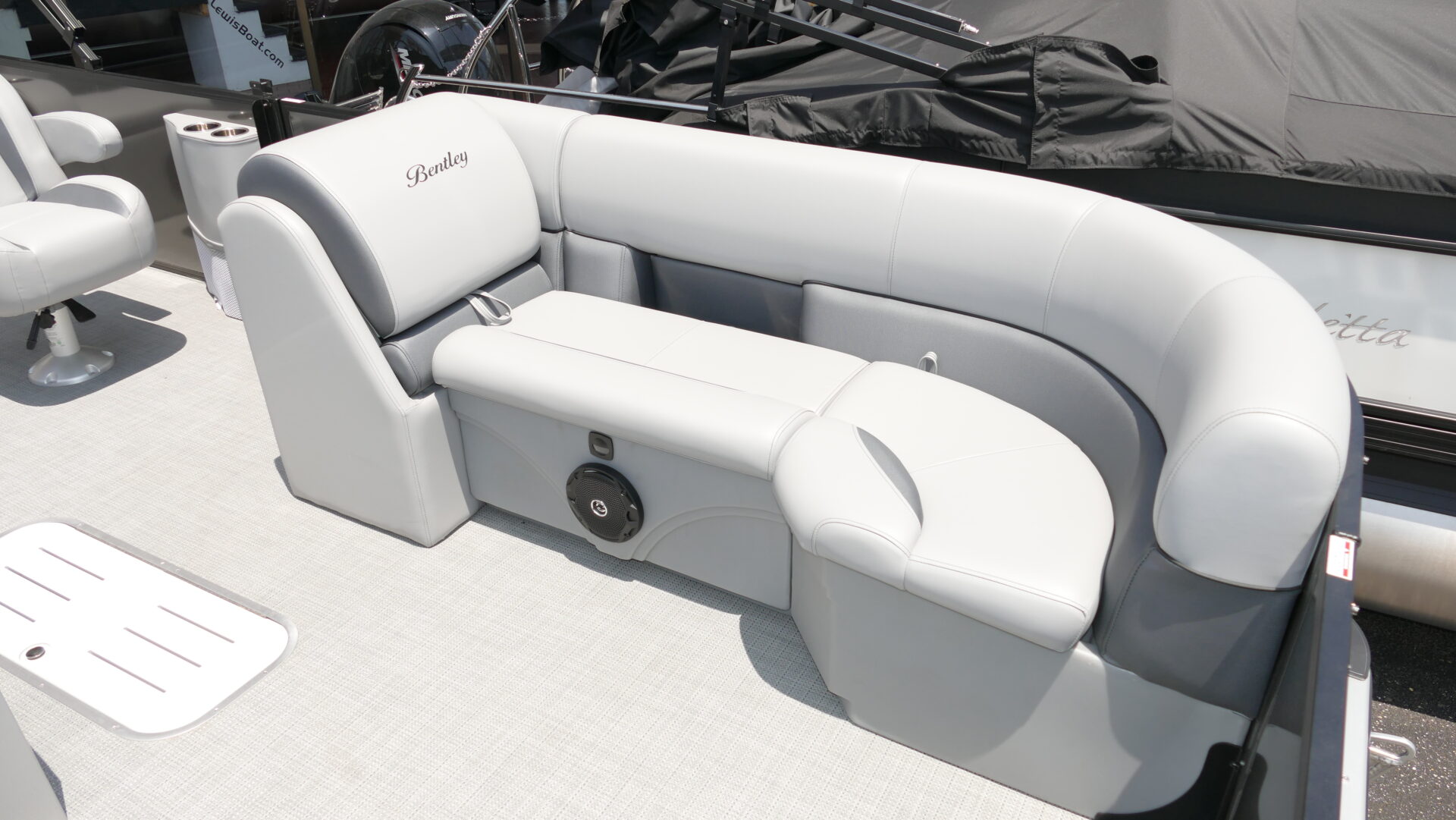2025 Bentley Pontoons Legacy 223 Swingback - Image 34