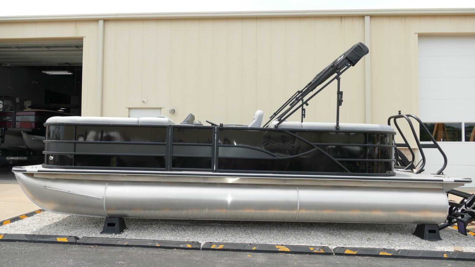2025 Bentley Pontoons Legacy 223 Navigator