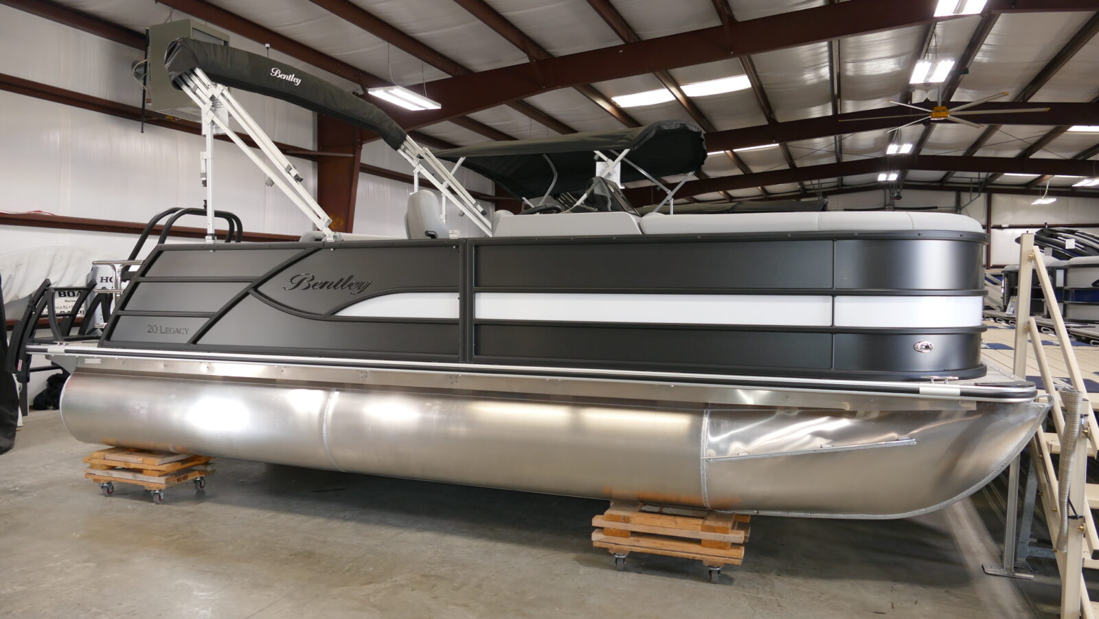 2026 Bentley Pontoons Legacy 200 Swingback