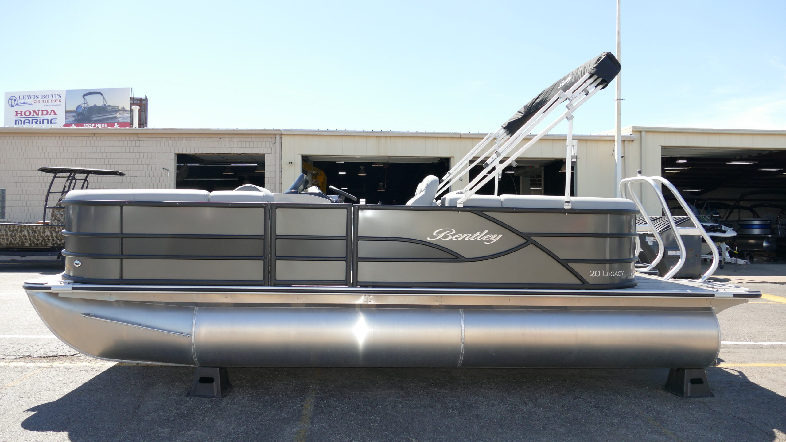 2026 Bentley Pontoons Legacy 200 Navigator - Image 6