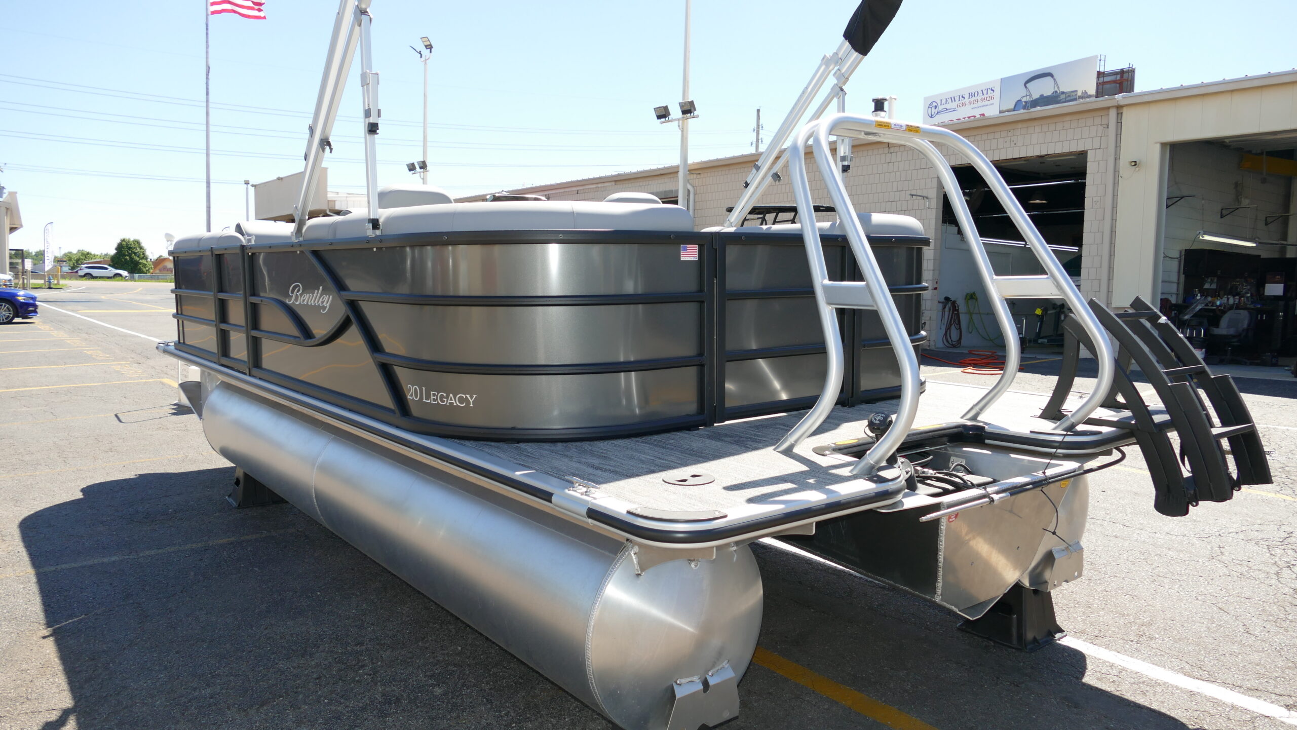 2026 Bentley Pontoons Legacy 200 Navigator - Image 7
