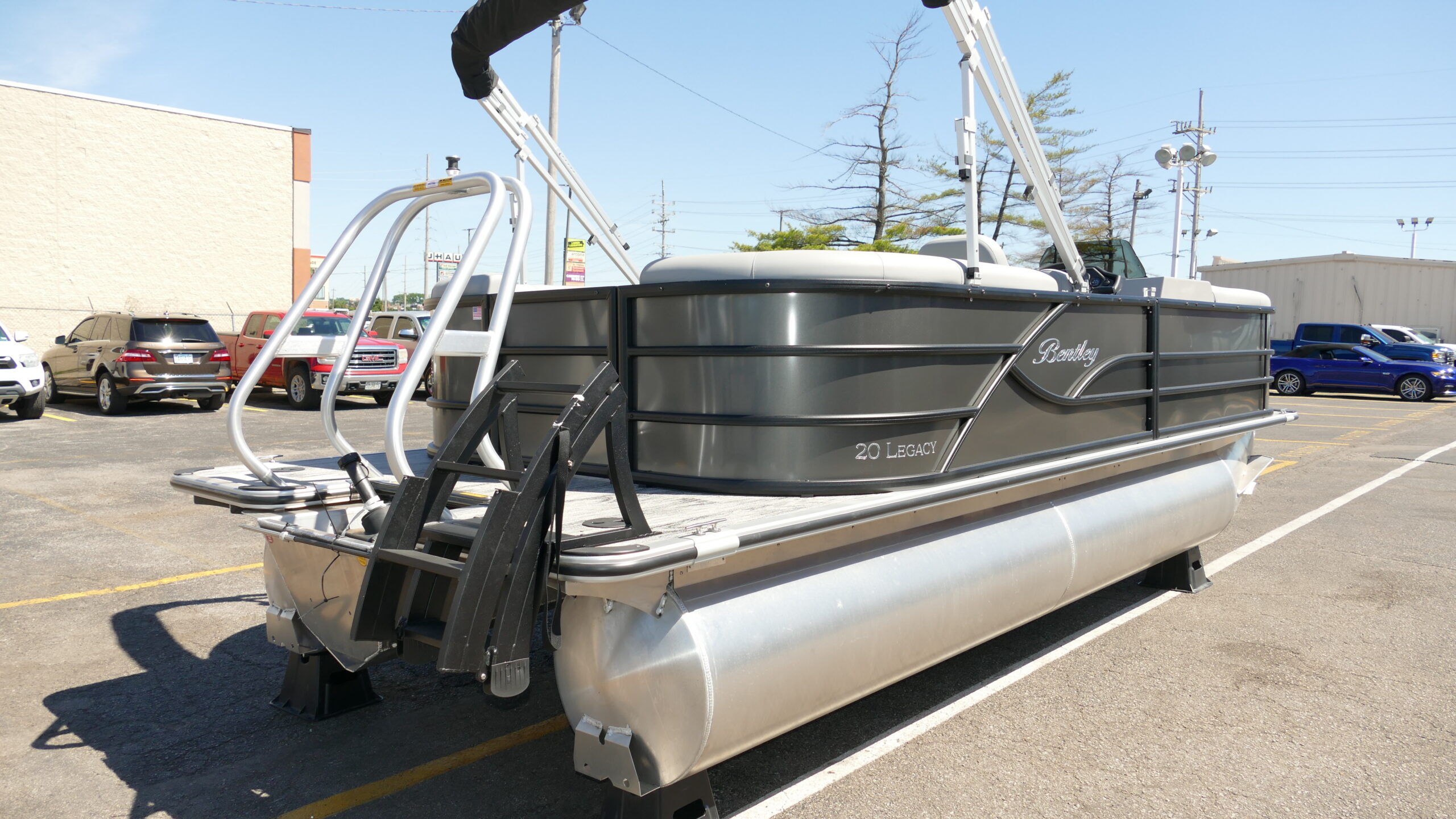 2026 Bentley Pontoons Legacy 200 Navigator - Image 9