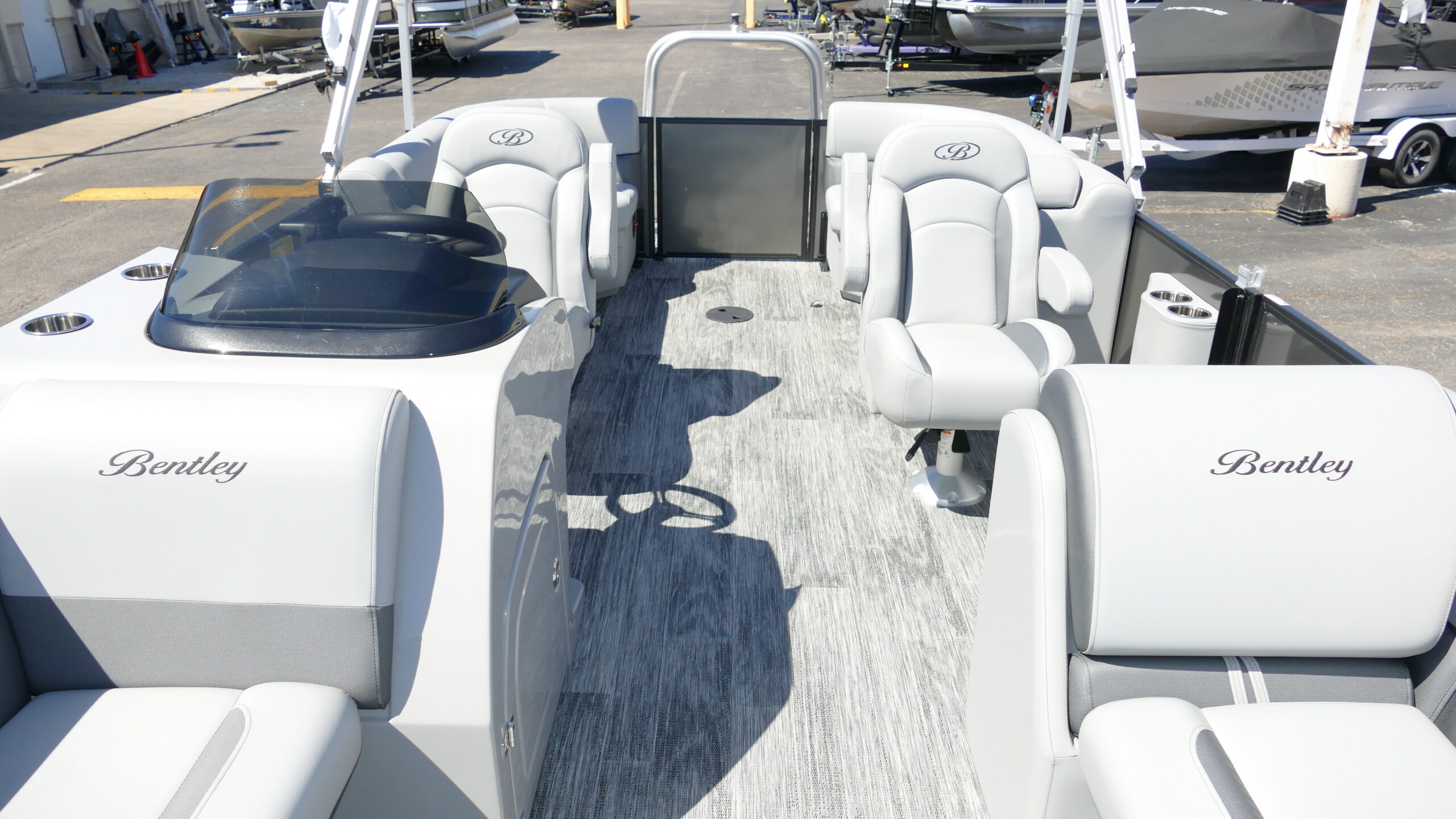 2026 Bentley Pontoons Legacy 200 Navigator - Image 11